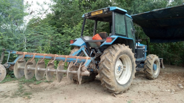 ขาย...รถไถฟอร์ด 7740.  สองเพลา คาราโร่  รถสภาพดีพร้อมใช้งาน_