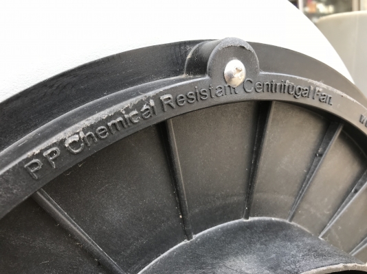 ขายพัดลมโบวเวอร์ดูด-เป่าอากาศ LAB-K 1HP. 380V วัสดุออกแบบมาใช้ในงานเคมีได้ ขนาด 8นิ้ว สภาพสวยใหม่มาก หมุนนิ่มให้ลมแรง พร้อมใช้งาน ราคา 4,800 บาท