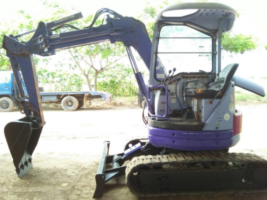 ขายรถขุด KOMATSUรุ่น PC28UU2E รถเก่านอกยังไม่เคยใช้งานในไทย เครื่องยนต์ 3D82AE-3D ปี1996 /ใบมี/หลังค