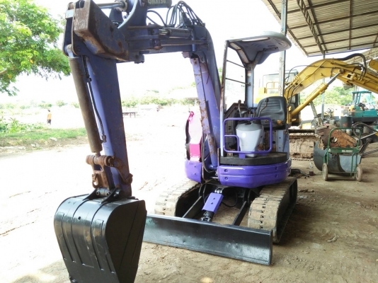 ขายรถขุด KOMATSUรุ่น PC28UU2E รถเก่านอกยังไม่เคยใช้งานในไทย เครื่องยนต์ 3D82AE-3D ปี1996 /ใบมี/หลังค
