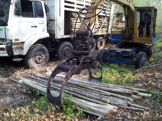 ขายแบคโฮล้อยางPC60ติดปากคีบ 250000 บาท