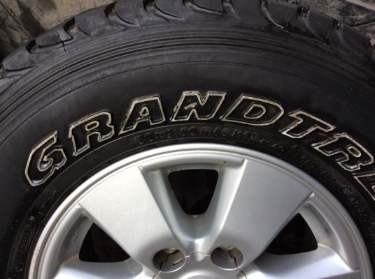 ขายด่วนล้อแม็กซ์พร้อมยางวีโก้ 30 9.50 R15