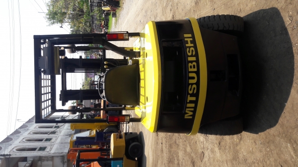 ขายรถยกฟอล์คลิฟต์ดีเซลขนาด2.5ตันเสาสูง4.3เมตรสภาพกริปๆไม่เคยใช้งานในเมืองไทยราคาไม่แพง 097-242-5958