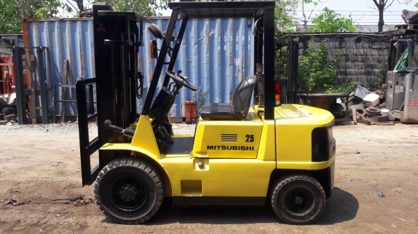 ขายรถยกฟอล์คลิฟต์ดีเซลขนาด2.5ตันเสาสูง4.3เมตรสภาพกริปๆไม่เคยใช้งานในเมืองไทยราคาไม่แพง 097-242-5958