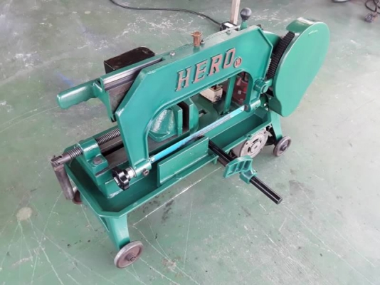 ขาย 1.2 หมื่น เครื่องเลื่อย HERO ขนาด 14 นิ้ว ใช้ไฟบ้าน รุ่นปีกใหญ่รางน้ำ ระบบไฮดรอลิคยกใช้งานปกติ มีระบบตัดอัตโนมัติ มีตัวตั้งระยะตัด มีตัวกดถ่วงน้ำหนัก สภาพสวยแน่น ราคานี้สำหรับงานดี ของแท้ มีคุณภาพ รับประกันความพร้อมใช้งาน ขายของดี เชิญชมสินค้าได้ที่ ซ