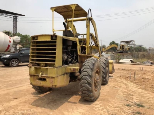 ขาย 195,000  รถตักล้อยาง TCM STD25 เครื่องดี เกียร์แรง สภาพพร้อมใช้ เอกสารชื้อขาย  รถอยู่  นครปฐม โทร 0610710295