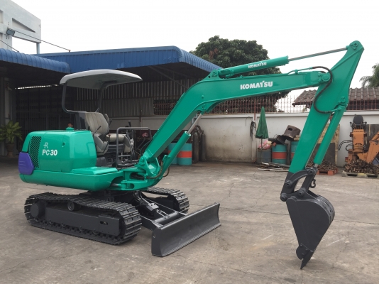 รถขุด Komatsu PC30R มือสอง นำเข้าจากญี่ปุ่น ทำสีใหม่ พร้อมใช้งาน