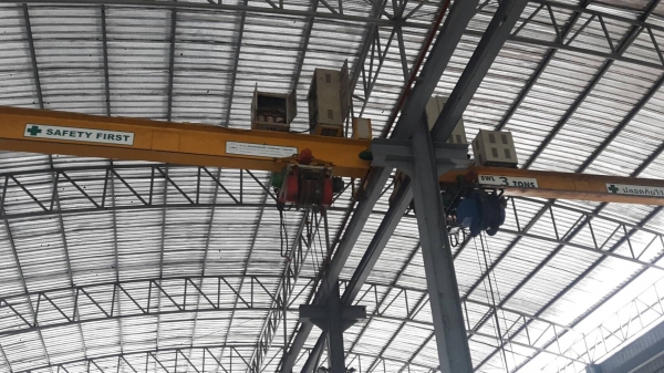 แม่เหล็กไฟฟ้า ขนาด 90 เซนติเมตร และขนาด110เซนติเมตร  ใช้ติดกับโวเวอร์เฮดเครน  สามารถนำไปดัดแปลงติดกับแบคโฮได้