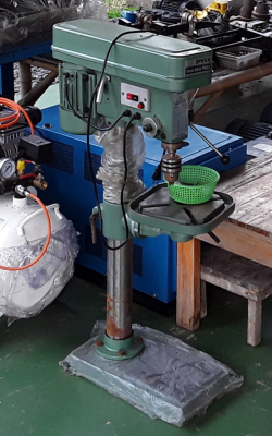 ขาย 7,500 บาท ลดราคา ค้างสต๊อก มีตัวเดียว สว่านใหม่ ขนาด 16 mm.ใช้ไฟบ้าน มอเตอร์ขนาด 3/4 แรงม้า พร้อมหัวจับ สินค้าอยู่ที่ ซ.นิมิตใหม่ 63 คลองสามวา กทม. .................................................................................................. ห้าง