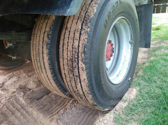 ขายรถบรรทุก6ล้อฮีโน่175แรงปี58รถสวยเครื่องดีแชชซีสวยแอร์เย็นยางใหม่6เส้น