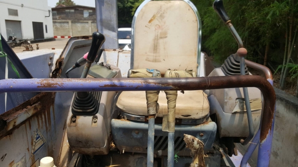 ขายตามสภาพ แบคโฮ KOMATSU PC50UU-2 เครื่องซ่อมเสร็จแล้วยังไม่ได้ยกใส่ ช่วงล่างดี เอกสารใบซื้อขาย ราคาต่อรองได้