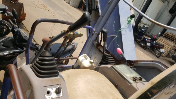 ขายตามสภาพ แบคโฮ KOMATSU PC50UU-2 เครื่องซ่อมเสร็จแล้วยังไม่ได้ยกใส่ ช่วงล่างดี เอกสารใบซื้อขาย ราคาต่อรองได้