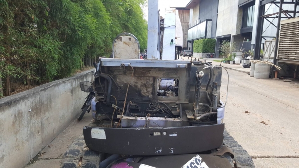 ขายตามสภาพ แบคโฮ KOMATSU PC50UU-2 เครื่องซ่อมเสร็จแล้วยังไม่ได้ยกใส่ ช่วงล่างดี เอกสารใบซื้อขาย ราคาต่อรองได้