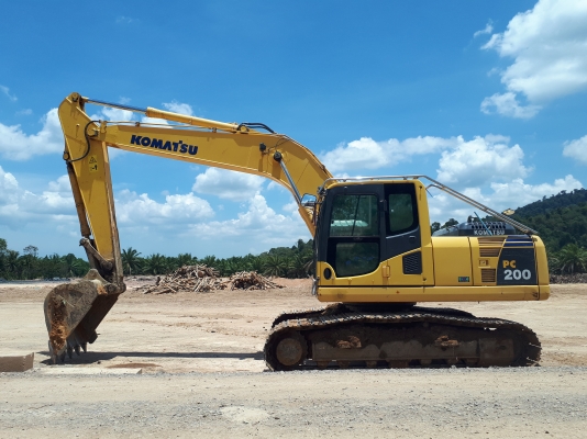 KOMATSU PC 200-8 KOMATSU PC 200-8