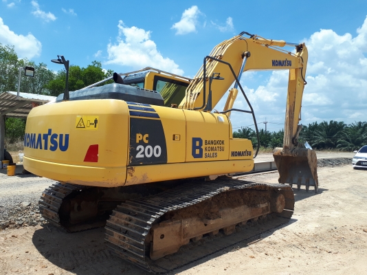 KOMATSU PC 200-8 KOMATSU PC 200-8
