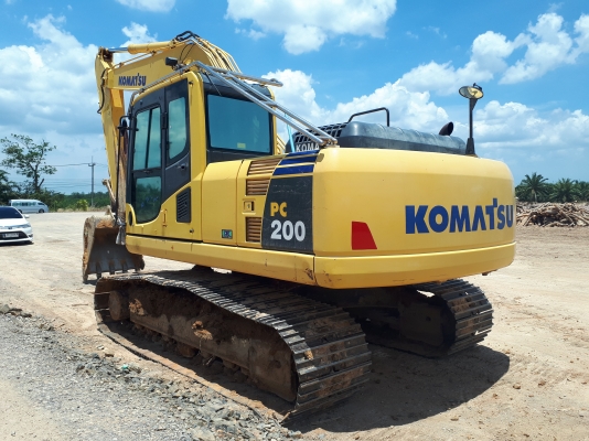 KOMATSU PC 200-8 KOMATSU PC 200-8