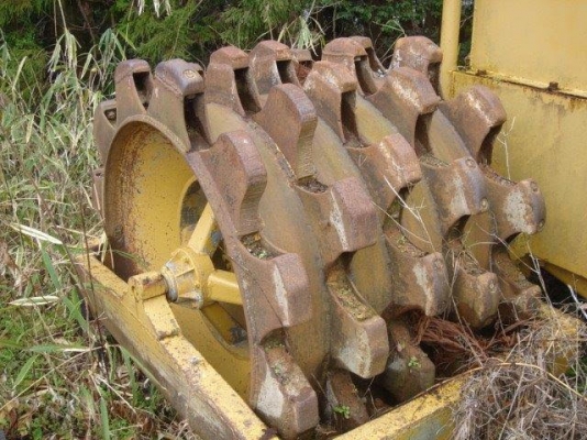 CATERPILLAR รุ่น 815 CATERPILLAR รุ่น 815