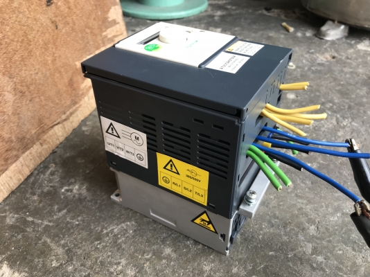 ขายอินเวอร์เตอร์ปรับรอบมอเตอร์ Schneider 1HP. 380V สภาพสวยมาก ตัดจากตู้ พร้อมใช้งาน