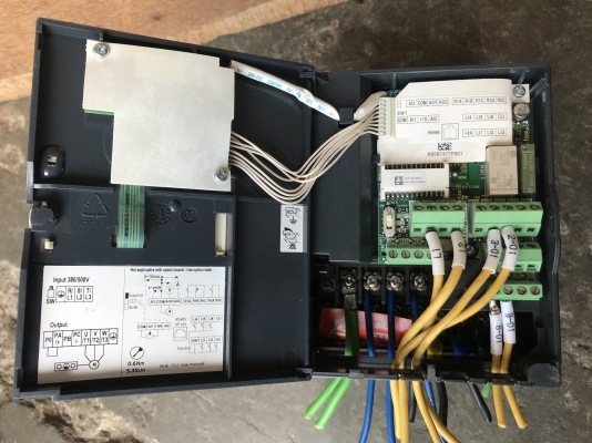 ขายอินเวอร์เตอร์ปรับรอบมอเตอร์ Schneider 1HP. 380V สภาพสวยมาก ตัดจากตู้ พร้อมใช้งาน
