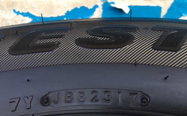 ยาง Bridgestone 265-65-17 ปี 17 ดอกเต็มๆ ยาง Bridgestone 265-65-17 ปี 17 ดอกเต็มๆ