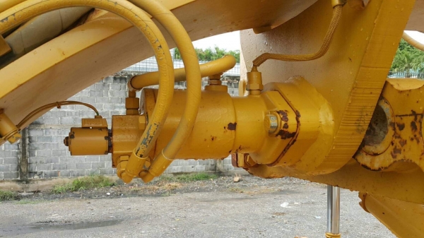 รถเกรด CAT 140H VHP S/N 2ZK5701 รถเกรด CAT 140H VHP S/N 2ZK5701