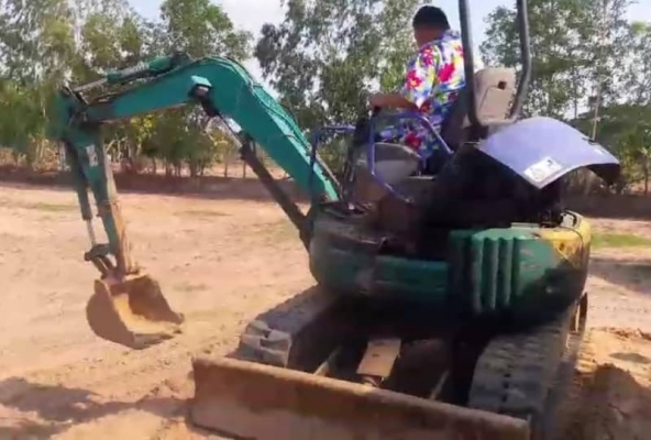 ขาย 365,000 KOMATDU pc 35 mr เครื่องดี ปั้มแรง เอวแน่น ช่วงล่างสวย รถพร้อมใช้ รถอยู่ บุรีรัมย์ นางรอง 090-772-3710 090-772-3708