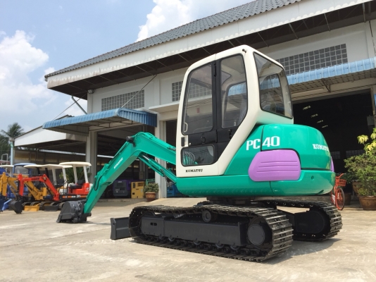 รถขุด Komatsu PC40-7 มีเก๋ง มือสอง นำเข้าจากญี่ปุ่น ทำสีใหม่ พร้อมใช้งาน รถขุด Komatsu PC40-7 มีเก๋ง มือสอง นำเข้าจากญี่ปุ่น ทำสีใหม่ พร้อมใช้งาน