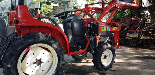 รถไถนั่งขับพร้อมใช้งาน 17 แรง พร้อมโรตารี ราคา 210000 บาท รถไถนั่งขับพร้อมใช้งาน 17 แรง พร้อมโรตารี ราคา 210000 บาท