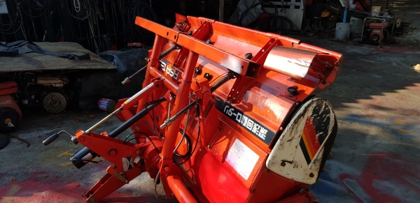 รถไถนั่งขับพร้อมใช้งาน 17 แรง พร้อมโรตารี ราคา 210000 บาท รถไถนั่งขับพร้อมใช้งาน 17 แรง พร้อมโรตารี ราคา 210000 บาท