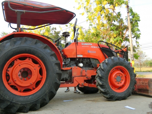 ❥สินค้าเข้าใหม่ร้อนๆ????????รุ่นM9540 รถสวยสีเดิมๆจากโรงงานเครื่องดีเกียร์ดี???????? ชั่วโมงทำงานน้อยมาก2368ชม จดทะเบียนปี53 พร้อมโอน ราคา680000บาท  พร้อมอุปกรณ์ 2ชิ้น ใบดันหน้า+ผาน7 บริการจัดส่งฟรี ↠↠สนใจติดต่อสอบถาม↠0906910337 ⛽️พิกัดร้าน ส.เจริญแทรกเตอ