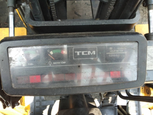 +++ ขายโฟล์คลิฟท์  T.C.M. FD25  ขนาด 2.5  ตัน  เครื่องยนต์ดีเซล  เสา 3 เมตร  เกียร์ธรรมดา  ยางตัน