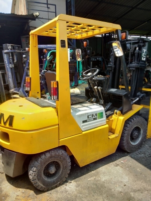 +++ ขายโฟล์คลิฟท์  T.C.M. FD25  ขนาด 2.5  ตัน  เครื่องยนต์ดีเซล  เสา 3 เมตร  เกียร์ธรรมดา  ยางตัน