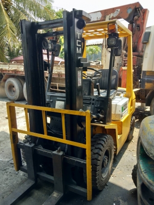 +++ ขายโฟล์คลิฟท์  T.C.M. FD25  ขนาด 2.5  ตัน  เครื่องยนต์ดีเซล  เสา 3 เมตร  เกียร์ธรรมดา  ยางตัน
