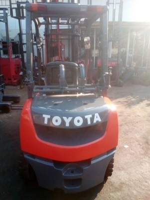 +++ ขายโฟล์คลิฟท์ TOYOTA 8FG25 ขนาด 2.5 ตัน เครื่องยนต์เบนซิน แกีส เสา 4 เมตร เกียร์ออโตเมติค ครับ +++ ขายโฟล์คลิฟท์ TOYOTA 8FG25 ขนาด 2.5 ตัน เครื่องยนต์เบนซิน แกีส เสา 4 เมตร เกียร์ออโตเมติค ครับ