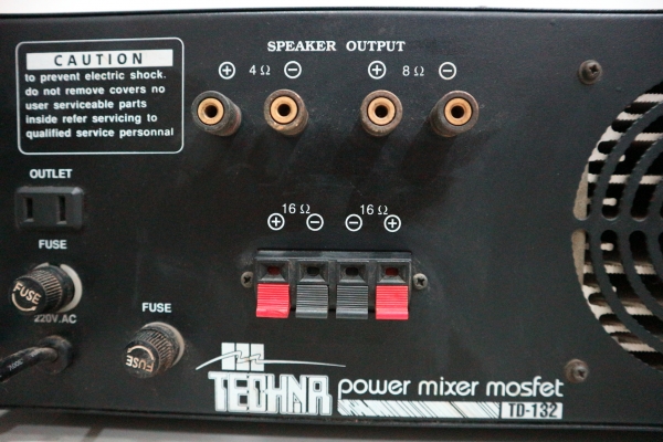 แอมป์ Power Mixer Mosfet ยี่ห้อ Techna รุ่น TD-132 สภาพดี ขับดอก 15 นิ้วได้ หนัก 17 Kg