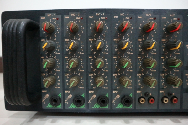 แอมป์ Power Mixer Mosfet ยี่ห้อ Techna รุ่น TD-132 สภาพดี ขับดอก 15 นิ้วได้ หนัก 17 Kg แอมป์ Power Mixer Mosfet ยี่ห้อ Techna รุ่น TD-132 สภาพดี ขับดอก 15 นิ้วได้ หนัก 17 Kg