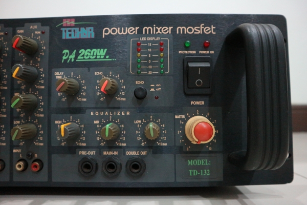 แอมป์ Power Mixer Mosfet ยี่ห้อ Techna รุ่น TD-132 สภาพดี ขับดอก 15 นิ้วได้ หนัก 17 Kg