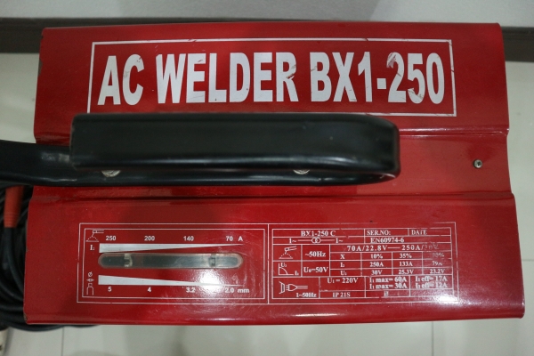 เครื่องเชื่อม Albert BX1-250C 250A ล้อลาก มือสอง สภาพดี สายเชื่อมยาว 7 เมตร