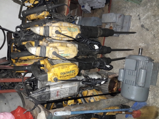 ขาย !! สกัดDEWALT.รุ่น25901(ตัวใหญ่)พร้อมใช้งาน ขาย !! สกัดDEWALT.รุ่น25901(ตัวใหญ่)พร้อมใช้งาน