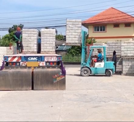 รถโฟล์คลิฟต์ ยี่ห้อมิตซูบิชิ น้ำหนักยก 2.5 ตัน งายกสูง 3 เมตร