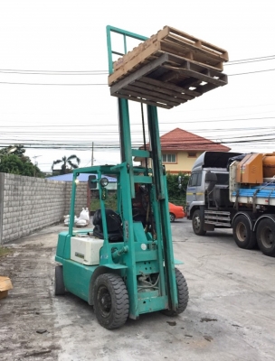 รถโฟล์คลิฟต์ ยี่ห้อมิตซูบิชิ น้ำหนักยก 2.5 ตัน งายกสูง 3 เมตร