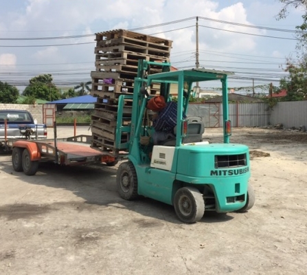 รถโฟล์คลิฟต์ ยี่ห้อมิตซูบิชิ น้ำหนักยก 2.5 ตัน งายกสูง 3 เมตร
