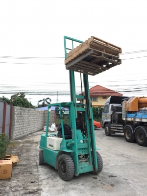 รถโฟล์คลิฟต์ ยี่ห้อมิตซูบิชิ น้ำหนักยก 2.5 ตัน งายกสูง 3 เมตร