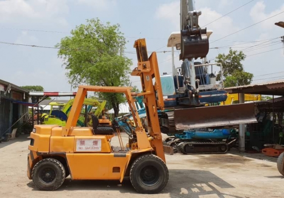 ขายด่วนรถยกดีเซลKOMATSU FD35-2 ยกได้4ตันยกสูง4เมตรยางหน้าคู้รถนอกเพิ่งนำเข้ามายังไม่เคยใช้งานในเมืองไทยเลย ขายด่วนรถยกดีเซลKOMATSU FD35-2 ยกได้4ตันยกสูง4เมตรยางหน้าคู้รถนอกเพิ่งนำเข้ามายังไม่เคยใช้งานในเมืองไทยเลย