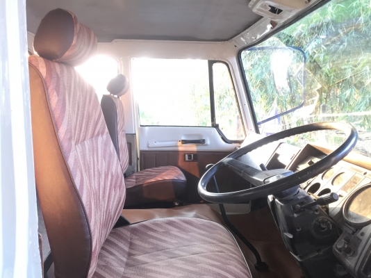 ขาย หัวสิบล้อ HINO. F18.  สีใหม่ อุปกรณ์ครบ