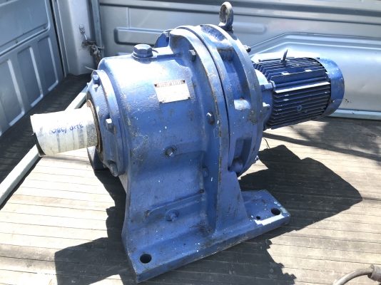 ขายมอเตอร์เกียร์ Cycro drive Sumitomo 3HP. 380V made in Japan อัตราทด 1:493 เพลาออกประมาณ 2.9รอบต่อนาที สภาพสวยมาก หมุนนิ่ม พร้อมใช้งาน