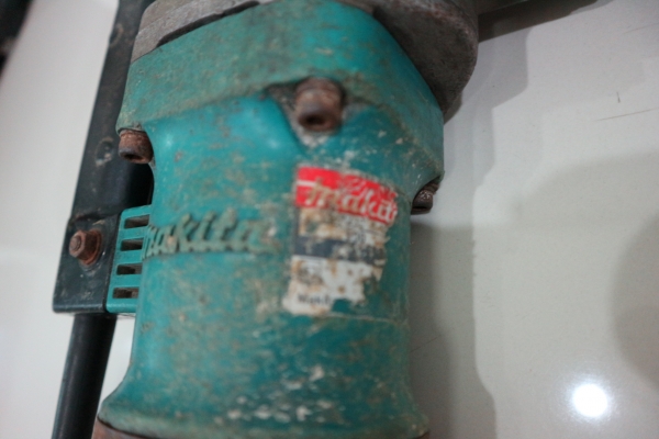 สกัดไฟฟ้า แย็ก มากีต้าร์ Makita 17 mm. HM0810T ของแท้ Made in Japan