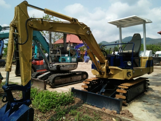 ขายรถขุดเล็ก ยี่ห้อ KOMATSU รุ่น PC10-6 กว้าง 1.4cm ยาว 2.4cm แทรคเหล็ก/ปั๊มเฟือง3ตอน/รถเก่านอกแท้/ส