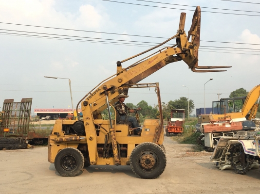 ขายรถโฟล์คลิฟท์ TOYOTA รุ่น SD25 น้ำหนักยก2.5ตัน เครื่องยนต์ดีเซล เครื่องดี เบรคดี ปั๊มแรง ทำงานนุ่มนวล มือสองจากญี่ปุ่น