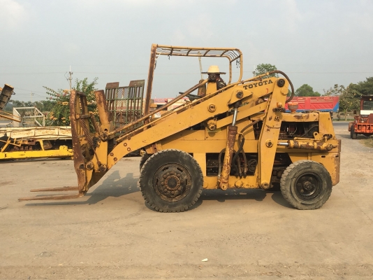 ขายรถโฟล์คลิฟท์ TOYOTA รุ่น SD25 น้ำหนักยก2.5ตัน เครื่องยนต์ดีเซล เครื่องดี เบรคดี ปั๊มแรง ทำงานนุ่มนวล มือสองจากญี่ปุ่น